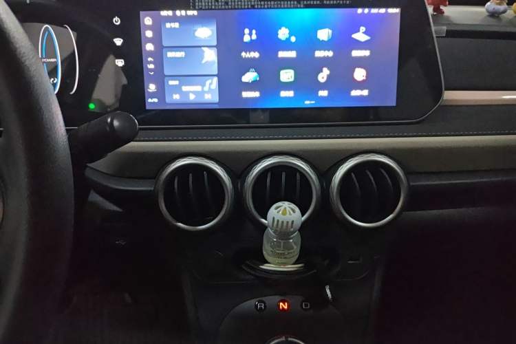 Used ORA Black Cat 2022 351 km Range Comfort Version Ternary Lithium Audio And AC Panel