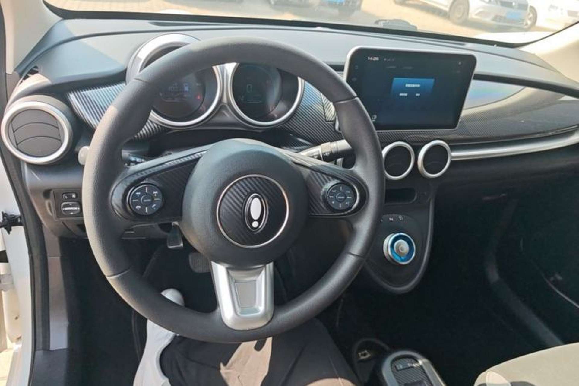 Used ORA Black Cat 2022 Updated Version 301 km Cute Pet Edition Lithium Iron Phosphate Center Console