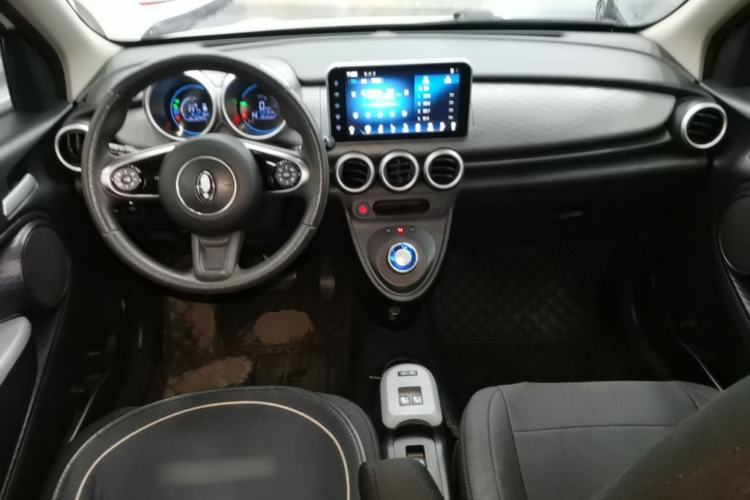 Used ORA Black Cat 2022 Updated Version 301 km Cute Pet Edition Lithium Iron Phosphate Center Console