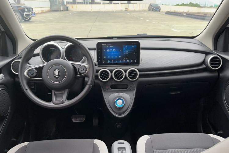Used ORA Black Cat 2022 Updated Version 301 km Cute Pet Edition Lithium Iron Phosphate Center Console