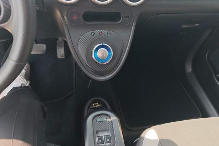 Used ORA Black Cat 2022 Updated Version 301 km Cute Pet Edition Lithium Iron Phosphate Gear Lever