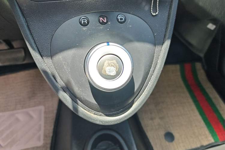 Used ORA Black Cat 2022 301km "Cute Pet" Version – Lithium Iron Phosphate Gear Lever