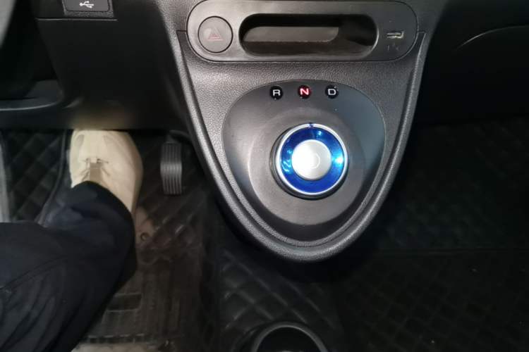 Used ORA Black Cat 2022 Updated Version 301 km Cute Pet Edition Lithium Iron Phosphate Gear Lever