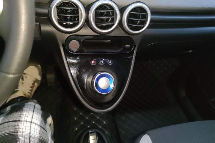 Used ORA Black Cat 2022 Updated Version 301 km Cute Pet Edition Lithium Iron Phosphate Gear Lever