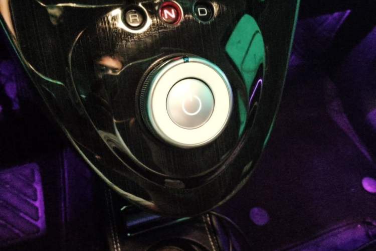 Used ORA Black Cat 2022 351 km Range Luxury Version Lithium-Ion Battery Gear Lever