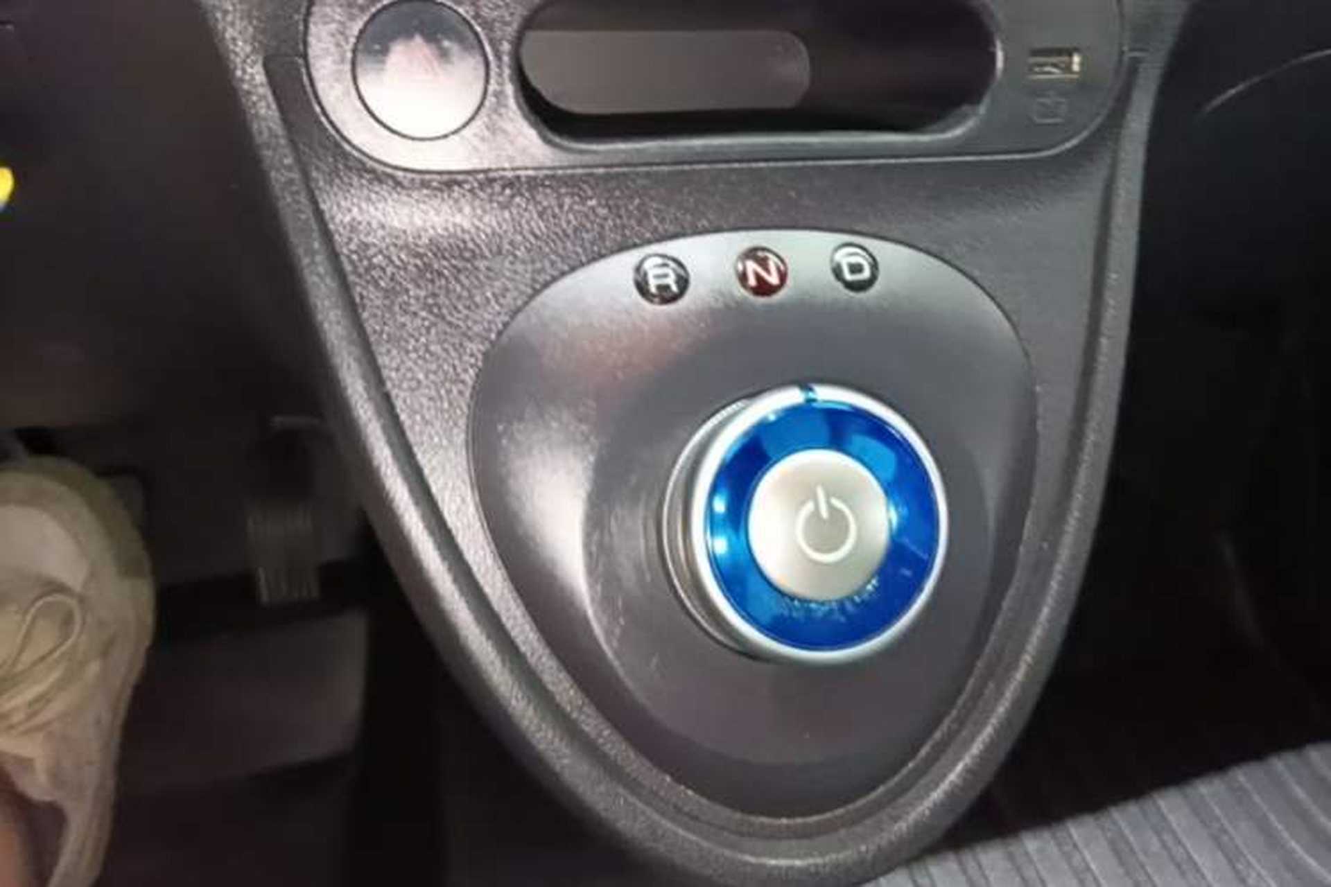 Used ORA Black Cat 2022 301km "Cute Pet" Version – Lithium Iron Phosphate Gear Lever