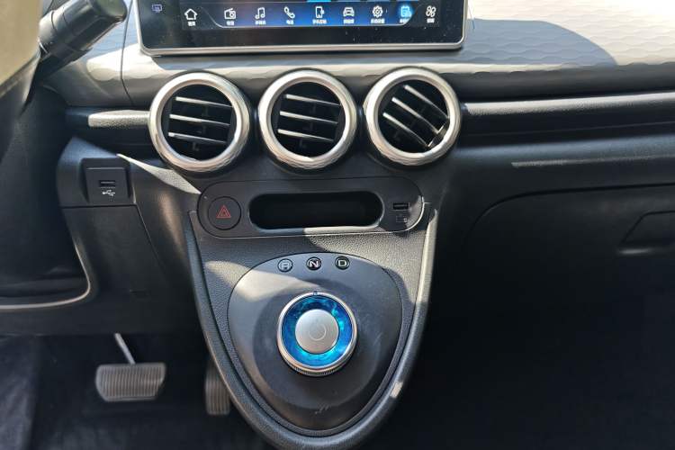 Used ORA Black Cat 2022 Updated Version 301 km Cute Pet Edition Lithium Iron Phosphate Gear Lever
