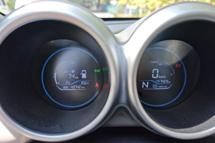 Used ORA Black Cat 2022 Updated Version 301 km Cute Pet Edition Lithium Iron Phosphate Instrument Cluster