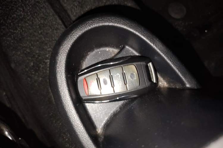 Used ORA Black Cat 2022 301km "Cute Pet" Version – Lithium Iron Phosphate Interior 1