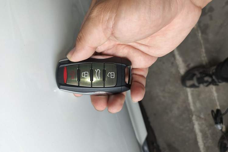 Used ORA Black Cat 2022 301km "Cute Pet" Version – Lithium Iron Phosphate Interior 1