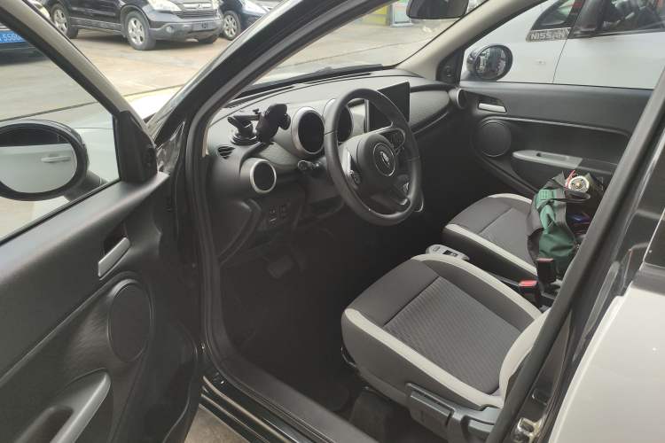 Used ORA Black Cat 2022 301km "Cute Pet" Version – Lithium Iron Phosphate Interior 3