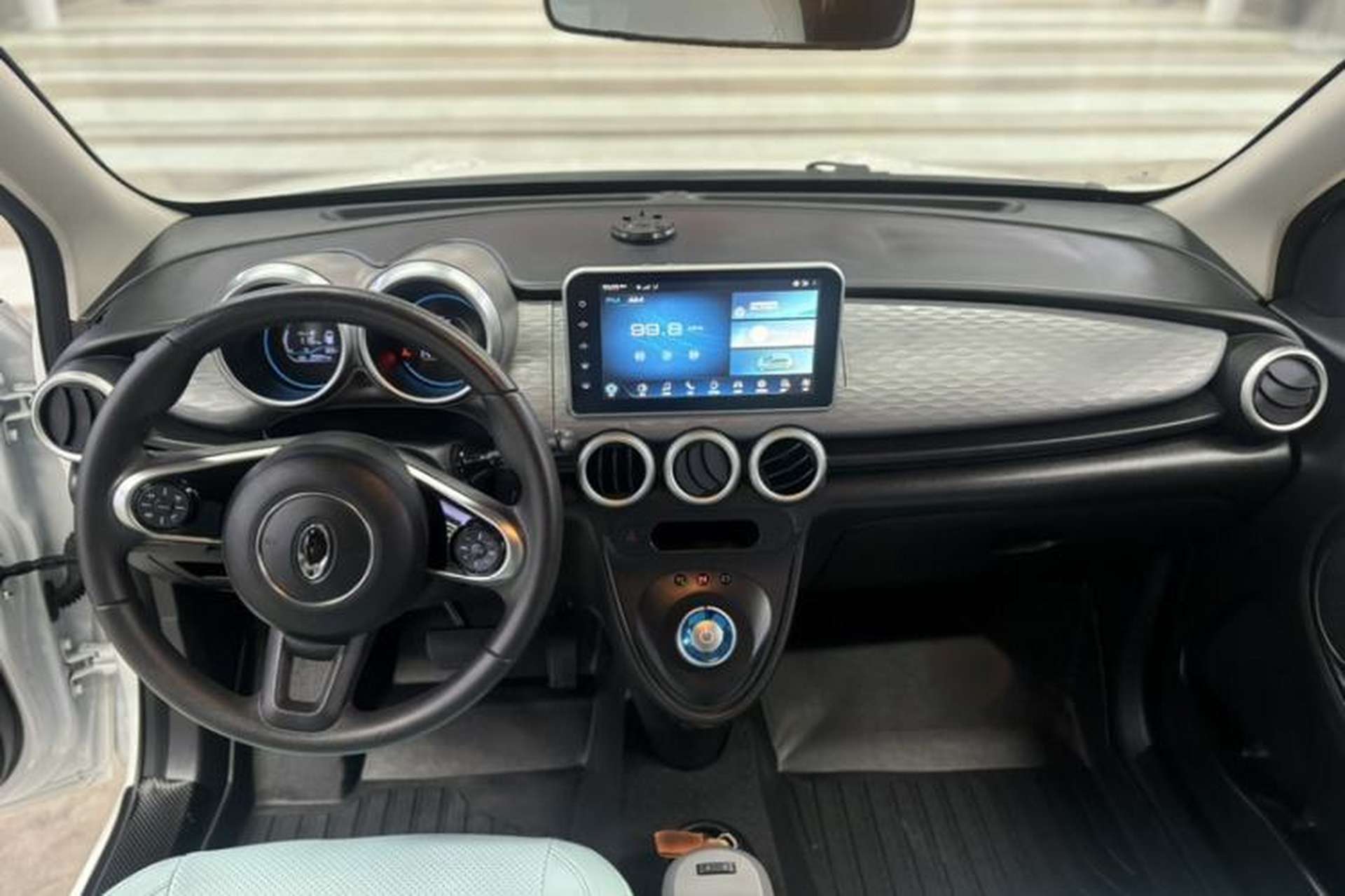 Used ORA Black Cat 2022 301km "Cute Pet" Version – Lithium Iron Phosphate Interior 4