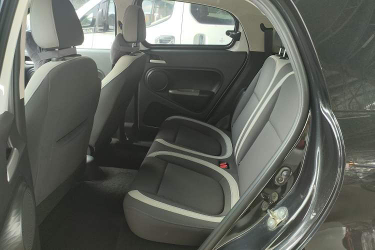 Used ORA Black Cat 2022 301km "Cute Pet" Version – Lithium Iron Phosphate Interior 4