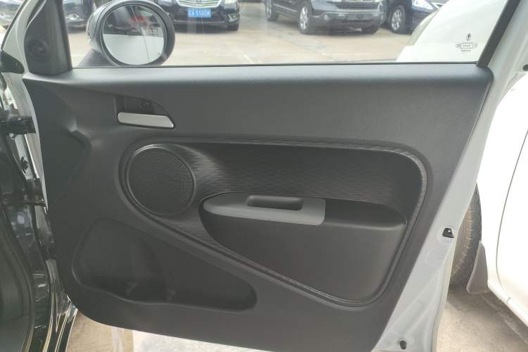 Used ORA Black Cat 2022 301km "Cute Pet" Version – Lithium Iron Phosphate Interior 5