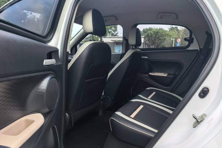 Used ORA Black Cat 2022 351 km Comfort Version Lithium Iron Phosphate Interior 6