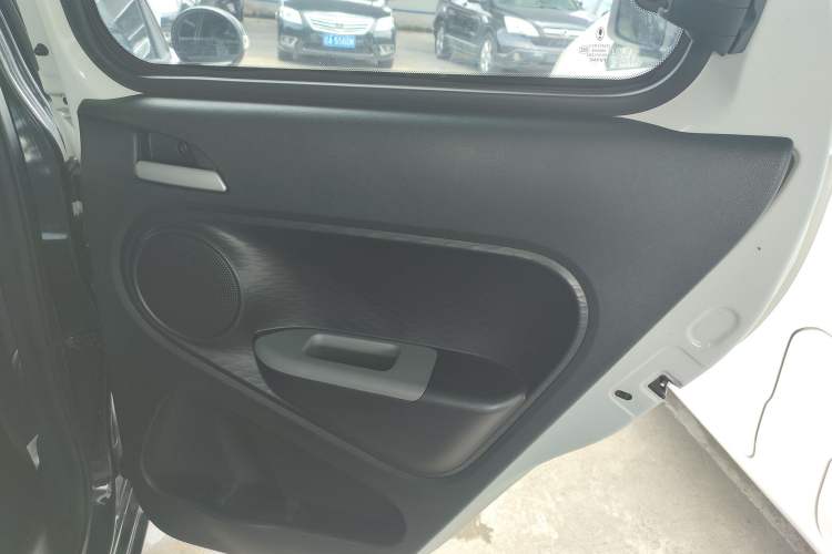 Used ORA Black Cat 2022 301km "Cute Pet" Version – Lithium Iron Phosphate Interior 6