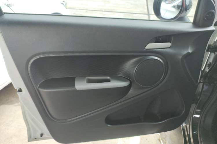 Used ORA Black Cat 2022 301km "Cute Pet" Version – Lithium Iron Phosphate Interior 7