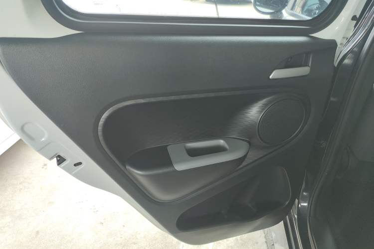 Used ORA Black Cat 2022 301km "Cute Pet" Version – Lithium Iron Phosphate Interior 8