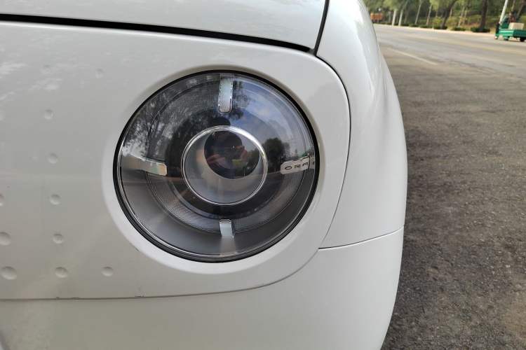 Used ORA Black Cat 2022 351 km Range Comfort Version Ternary Lithium Left Front Headlight