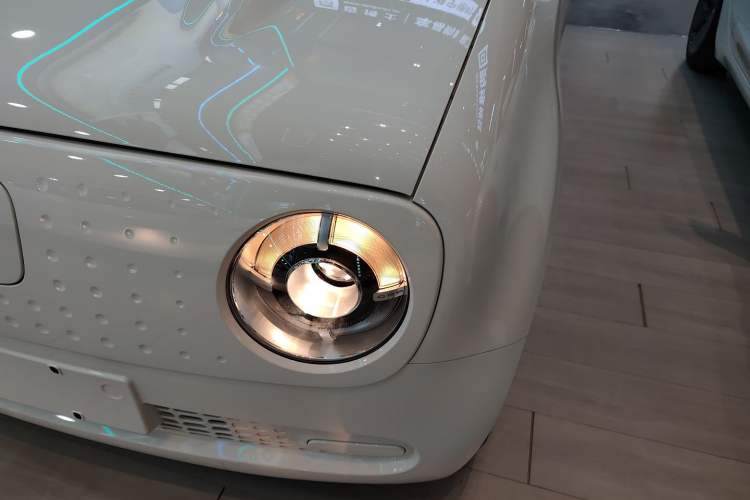 Used ORA Black Cat 2022 301km "Cute Pet" Version – Lithium Iron Phosphate Left Front Headlight