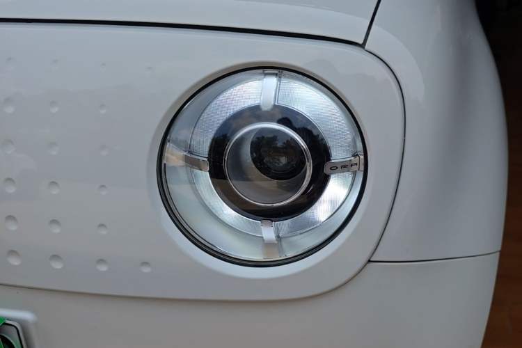 Used ORA Black Cat 2022 301km "Cute & Dynamic" Phosphate Iron Lithium Left Front Headlight