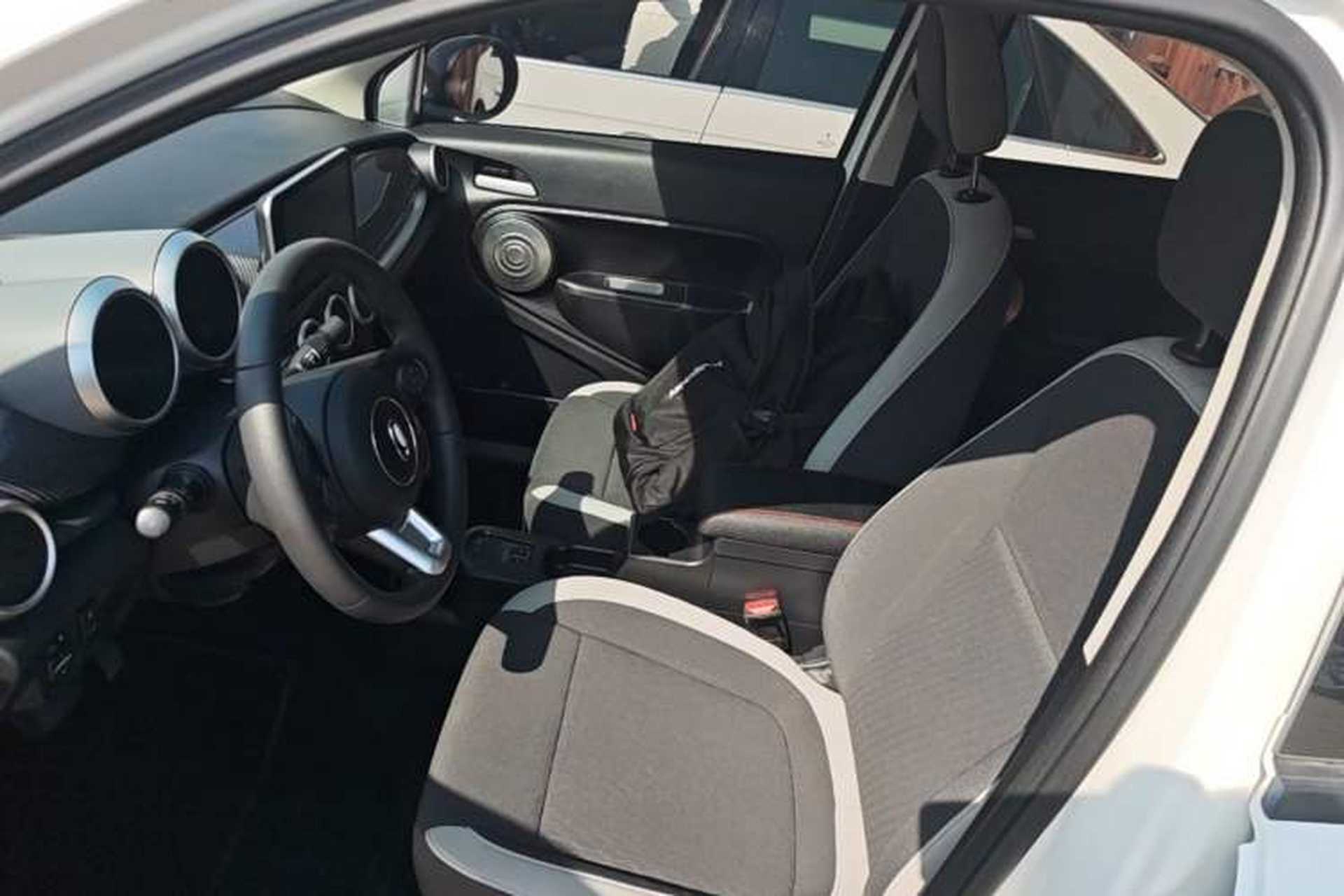 Used ORA Black Cat 2022 Updated Version 301 km Cute Pet Edition Lithium Iron Phosphate Left Front Seat