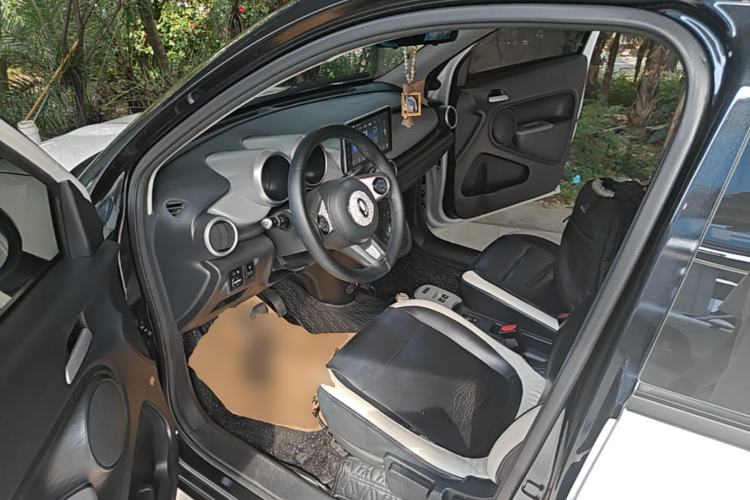 Used ORA Black Cat 2022 301km "Cute Pet" Version – Lithium Iron Phosphate Left Front Seat