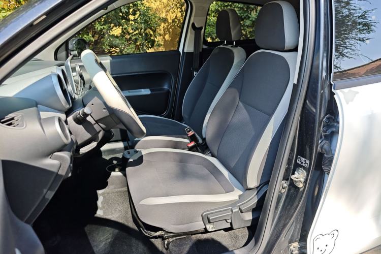 Used ORA Black Cat 2022 Updated Version 301 km Cute Pet Edition Lithium Iron Phosphate Left Front Seat