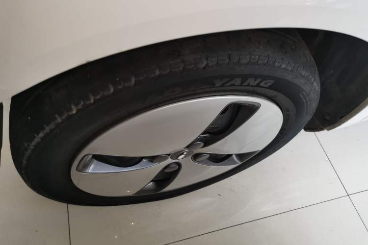 Used ORA Black Cat 2022 301km "Cute Pet" Version – Lithium Iron Phosphate Left Front Wheel Hub