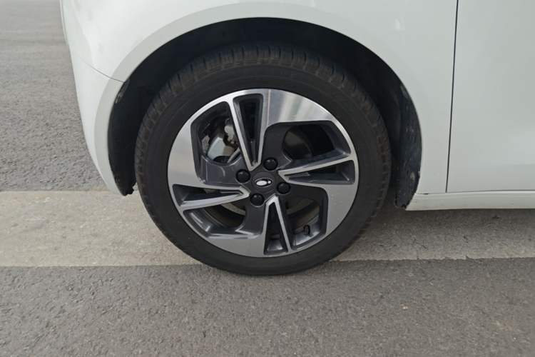 Used ORA Black Cat 2022 405 km Long-Range Version Ternary Lithium Left Front Wheel Hub