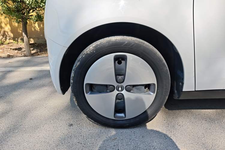 Used ORA Black Cat 2022 Updated Version 301 km Cute Pet Edition Lithium Iron Phosphate Left Front Wheel Hub