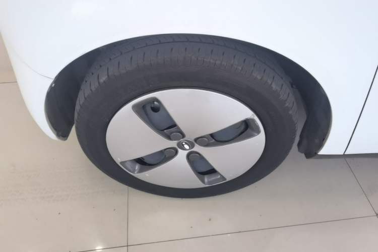 Used ORA Black Cat 2022 Updated Version 301 km Cute Pet Edition Lithium Iron Phosphate Left Front Wheel Hub