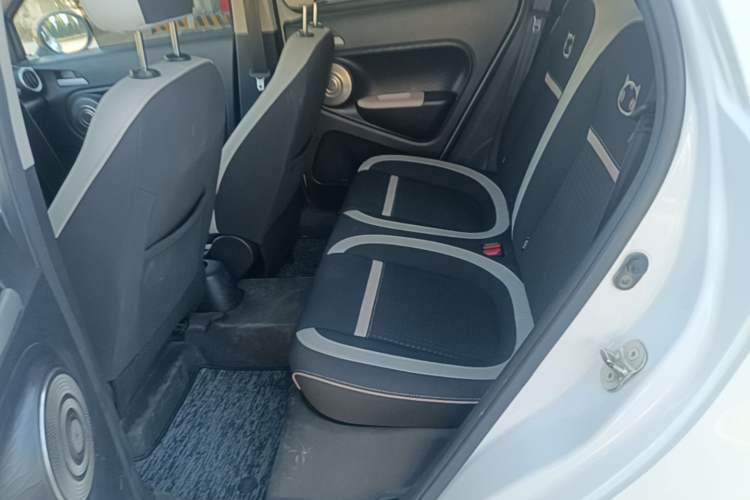 Used ORA Black Cat 2022 351 km Comfort Version Ternary Lithium Left Rear Seat