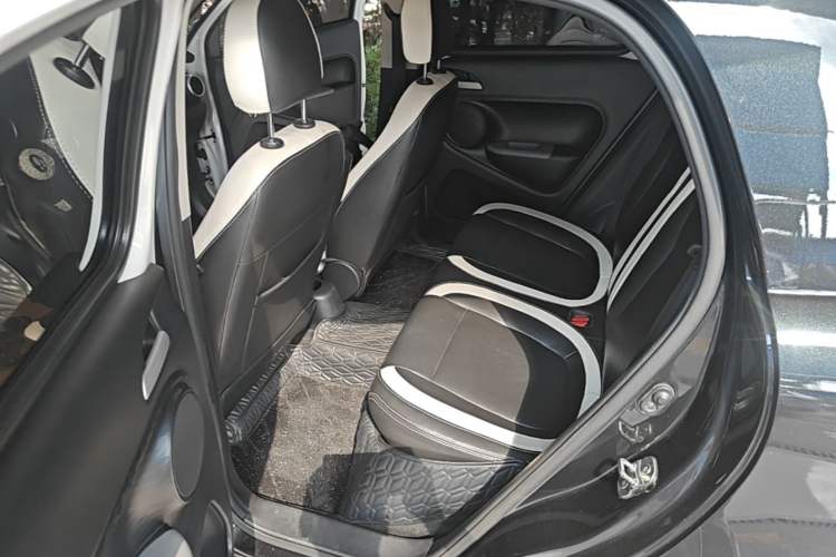 Used ORA Black Cat 2022 301km "Cute Pet" Version – Lithium Iron Phosphate Left Rear Seat