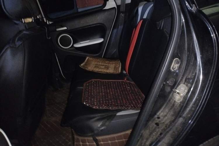 Used ORA Black Cat 2022 Updated Version 301 km Cute Pet Edition Lithium Iron Phosphate Left Rear Seat
