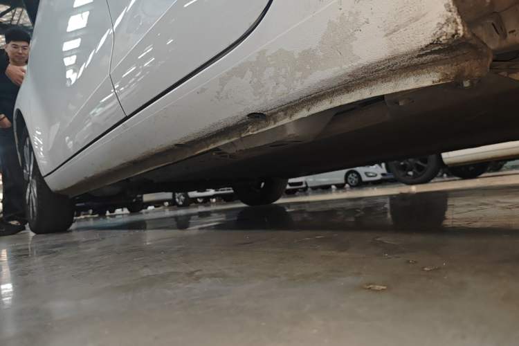Used ORA Black Cat 2022 351 km Standard Version Ternary Lithium Left Side Sill