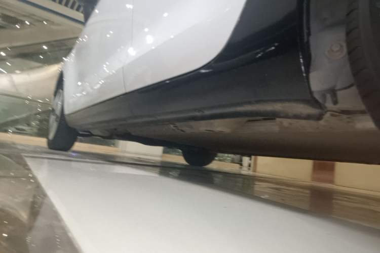 Used ORA Black Cat 2022 301km Base Version Ternary Lithium Left Side Sill
