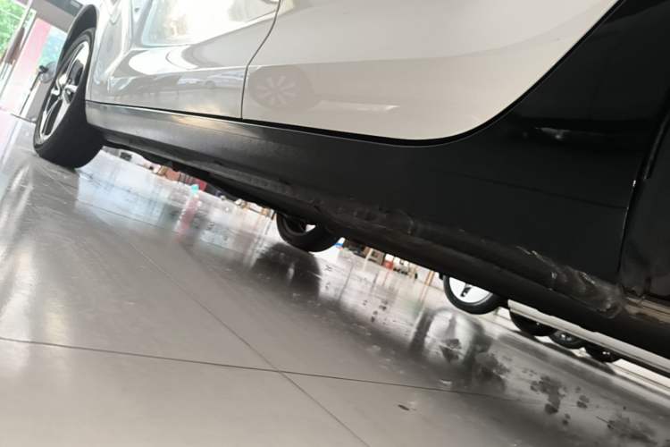 Used ORA Black Cat 2022 351 km Comfort Version Ternary Lithium Left Side Sill