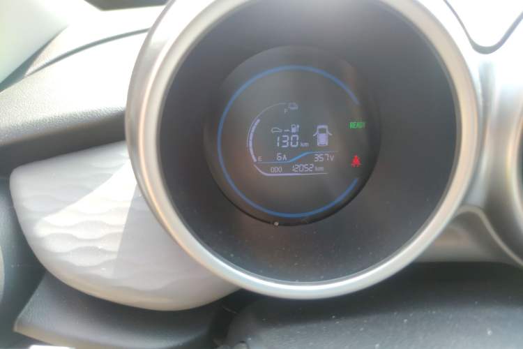 Used ORA Black Cat 2022 Updated Version 301 km Cute Pet Edition Lithium Iron Phosphate Odometer Close Up