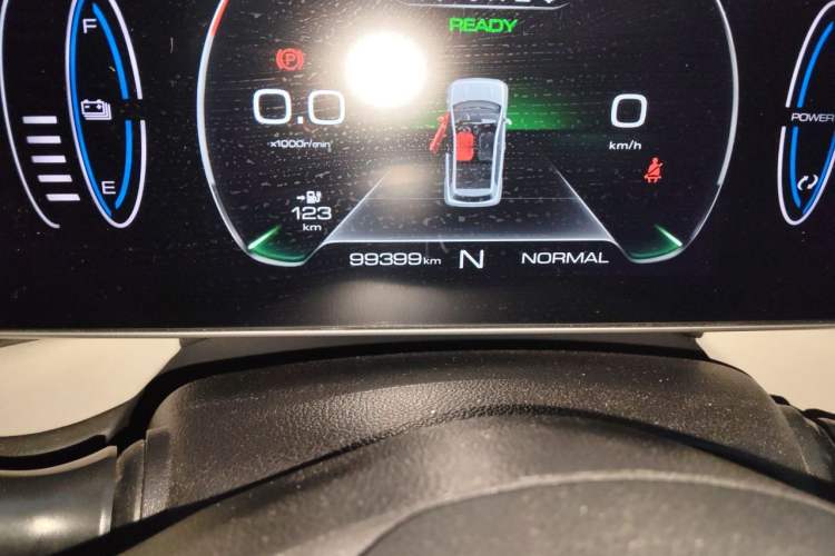 Used ORA Black Cat 2022 351 km Range Comfort Version Ternary Lithium Odometer Close Up