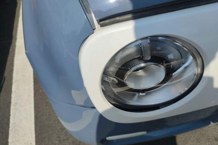 Used ORA Black Cat 2022 Updated Version 301 km Cute Pet Edition Lithium Iron Phosphate Right Front Headlight
