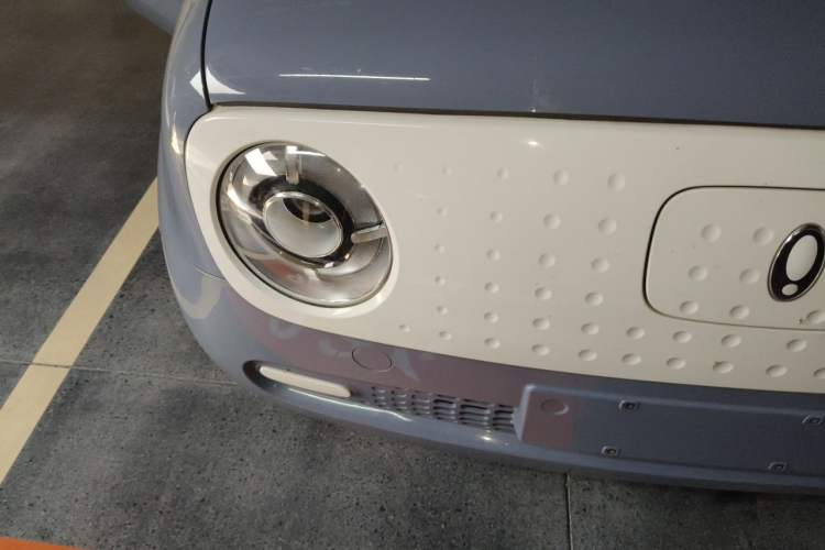 Used ORA Black Cat 2022 301km "Cute & Dynamic" Phosphate Iron Lithium Right Front Headlight