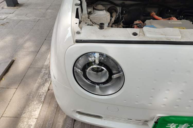Used ORA Black Cat 2022 351 km Range Comfort Version Lithium Iron Phosphate Right Front Headlight