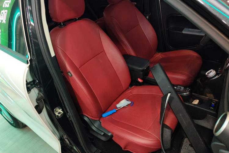 Used ORA Black Cat 2022 301km "Cute Pet" Version – Lithium Iron Phosphate Right Front Seat