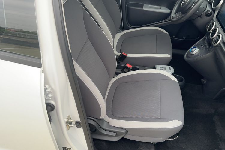 Used ORA Black Cat 2022 Updated Version 301 km Cute Pet Edition Lithium Iron Phosphate Right Front Seat