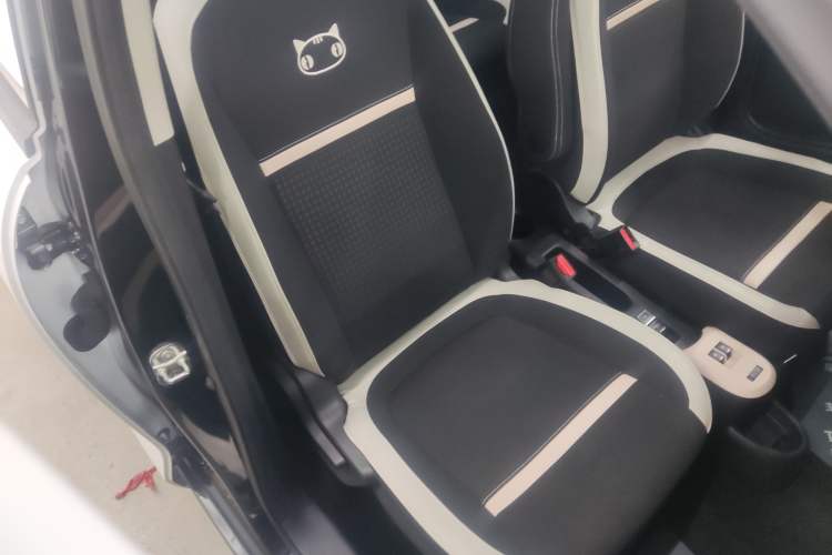 Used ORA Black Cat 2022 351 km Comfort Version Ternary Lithium Right Front Seat