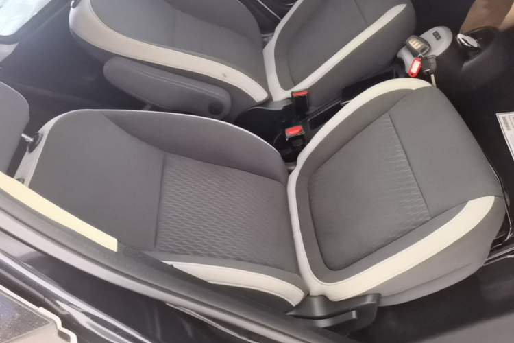 Used ORA Black Cat 2022 Updated Version 301 km Cute Pet Edition Lithium Iron Phosphate Right Front Seat