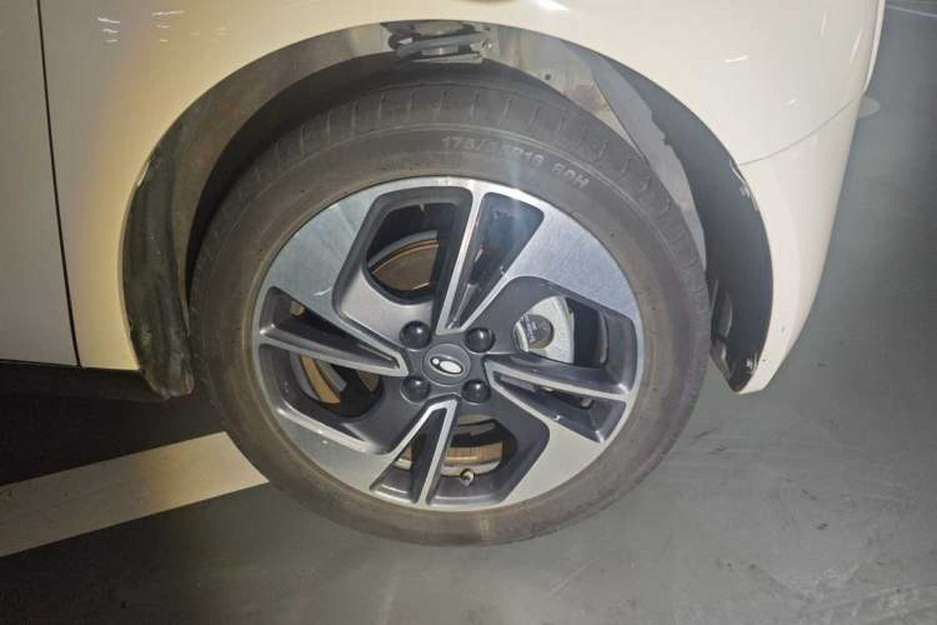 Used ORA Black Cat 2022 351 km Range Comfort Version Ternary Lithium Right Front Wheel Hub
