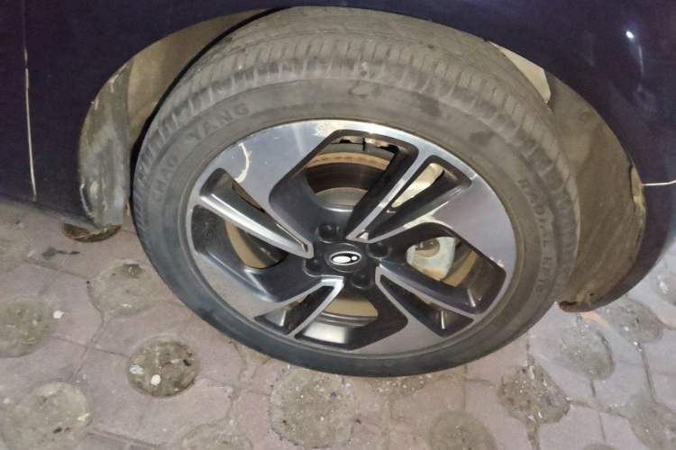 Used ORA Black Cat 2022 351 km Range Comfort Version Ternary Lithium Right Front Wheel Hub