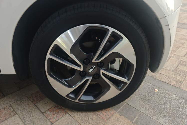 Used ORA Black Cat 2022 351 km Range Comfort Version Ternary Lithium Right Front Wheel Hub